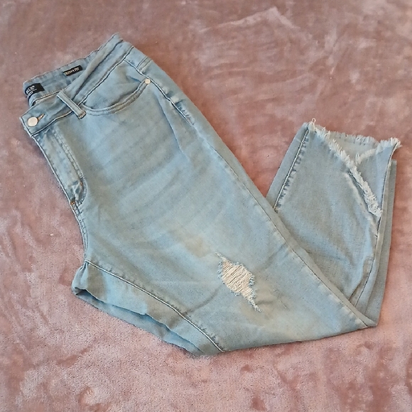 Judy Blue Ankle Cropped Blue Jeans - 16W - Picture 4 of 7